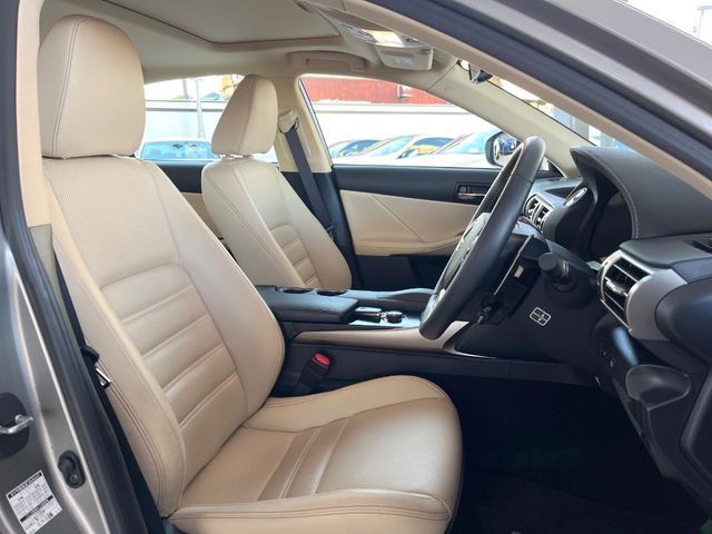 TOYOTA LEXUS IS300H 2013 Image 31