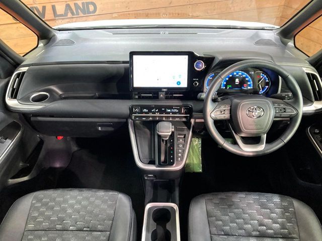 TOYOTA VOXY HYBRID 2023 Image 31