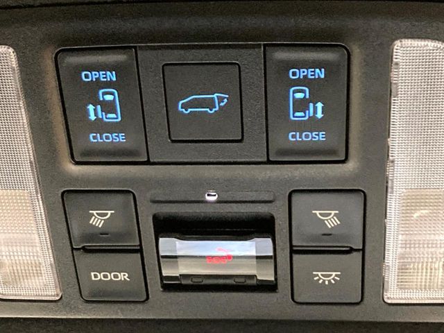 TOYOTA VOXY HYBRID 2023 Image 31