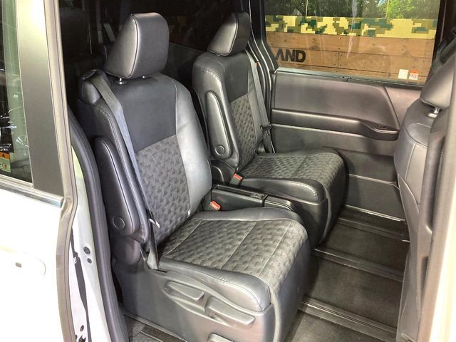 TOYOTA VOXY HYBRID 2023 Image 31