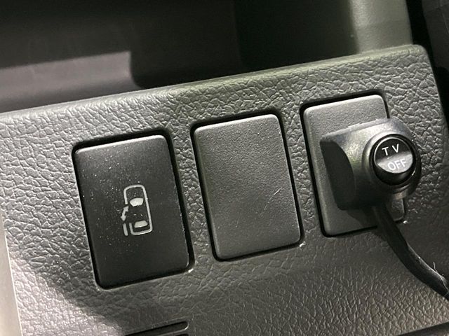 TOYOTA NOAH 2007 Image 31