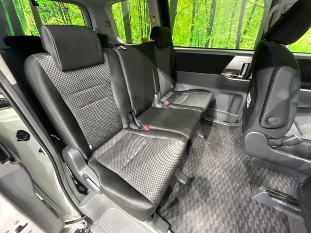 TOYOTA NOAH 2007 Image 31