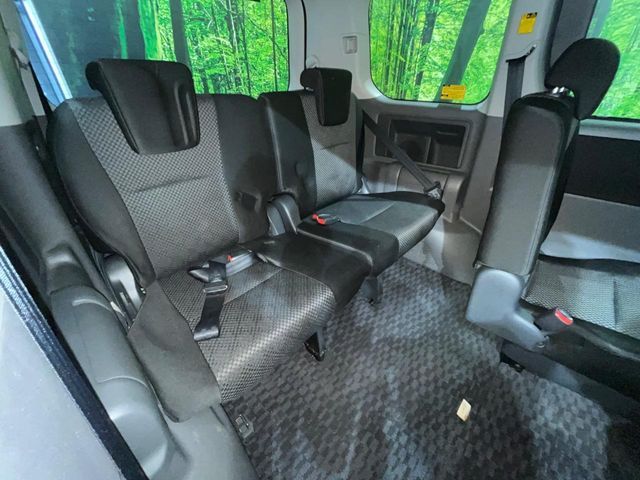 TOYOTA NOAH 2007 Image 31