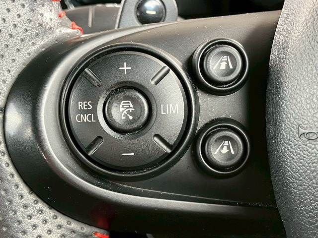 BMW MINI CLUBMAN 2019 Image 31