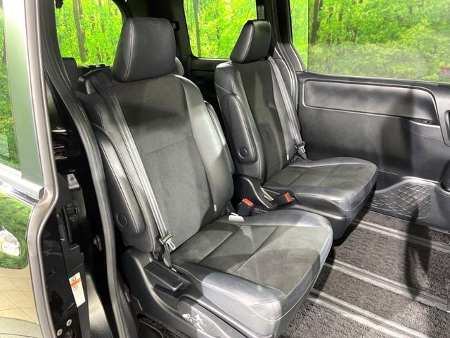 TOYOTA NOAH 2017 Image 31