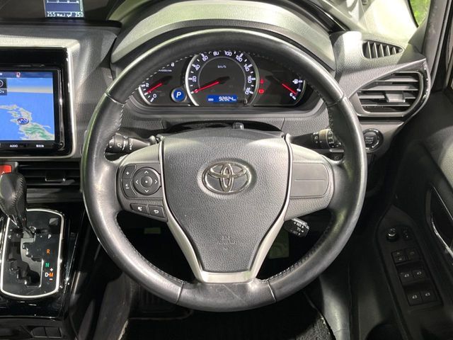 TOYOTA NOAH 2017 Image 31