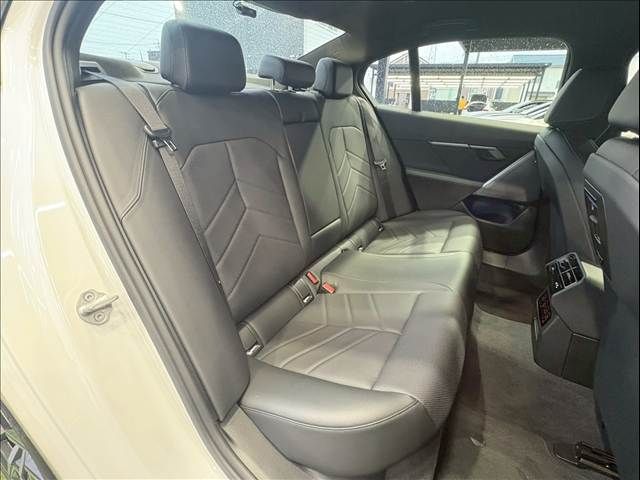 BMW 5SERIES SEDAN 2024 Image 31