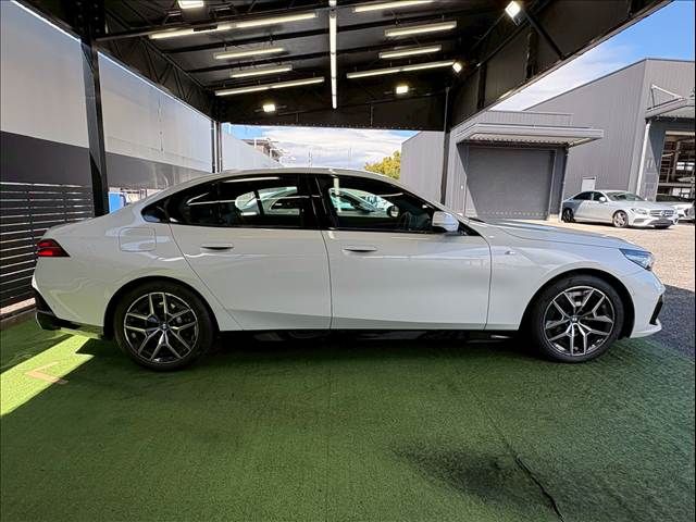 BMW 5SERIES SEDAN 2024 Image 31