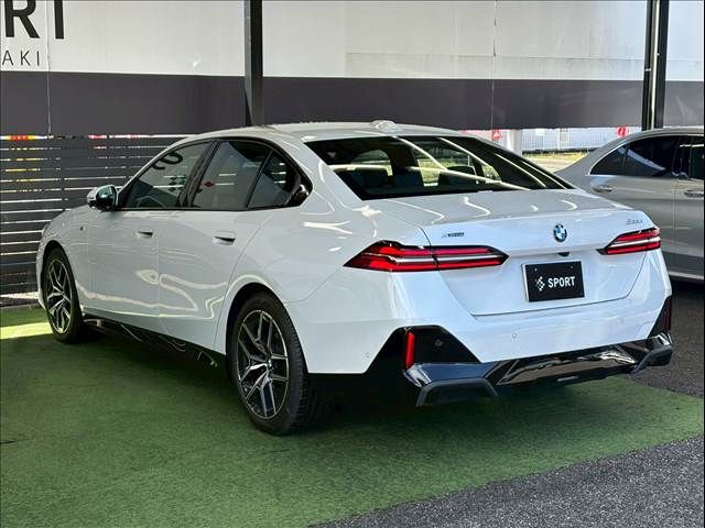 BMW 5SERIES SEDAN 2024 Image 31