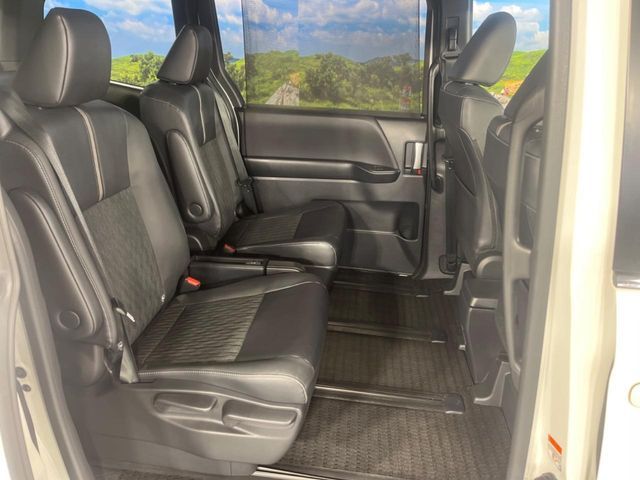 TOYOTA NOAH HYBRID 2023 Image 31