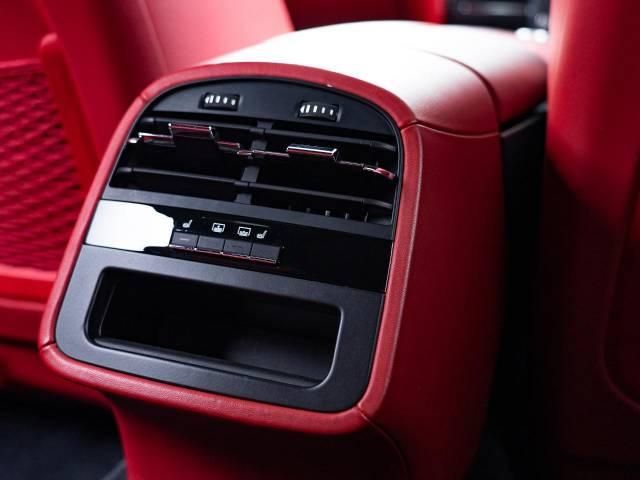 MASERATI QUATTROPORT 2019 Image 31