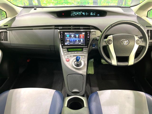 TOYOTA PRIUS 2012 Image 31