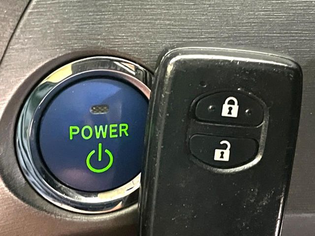 TOYOTA PRIUS 2012 Image 31