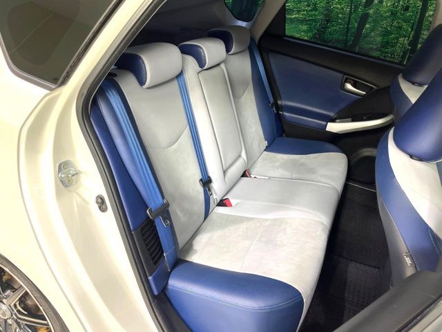 TOYOTA PRIUS 2012 Image 31