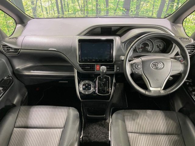 TOYOTA VOXY 2018 Image 31