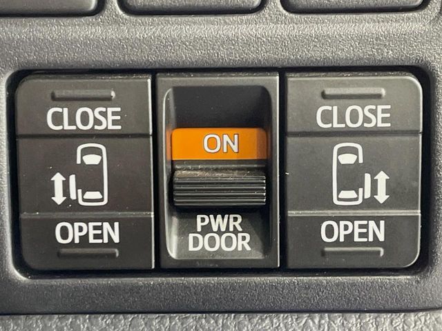 TOYOTA VOXY 2018 Image 31