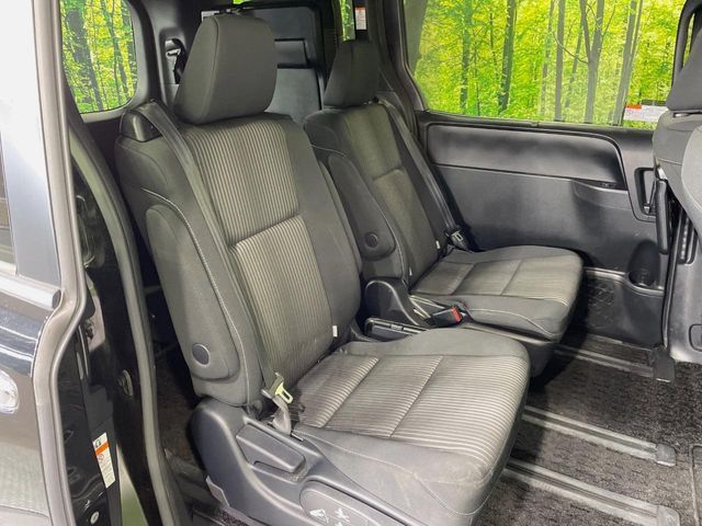 TOYOTA VOXY 2018 Image 31