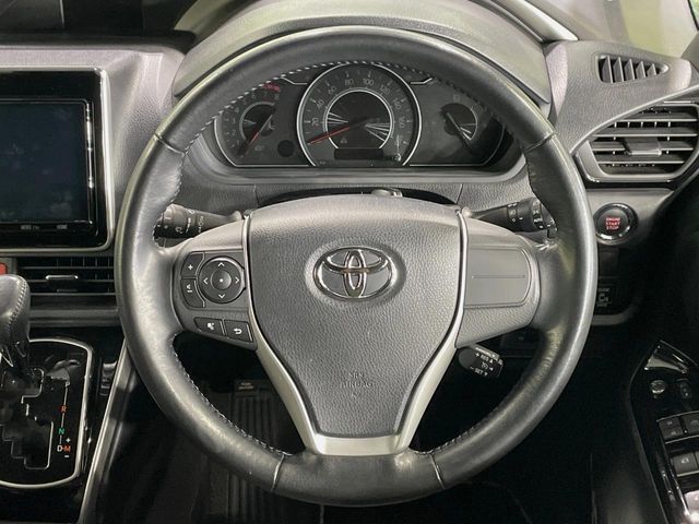 TOYOTA VOXY 2018 Image 31