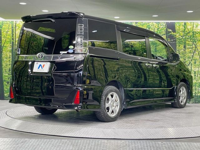 TOYOTA VOXY 2018 Image 31