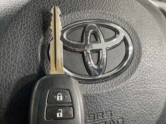 TOYOTA VITZ 2015 Image 31