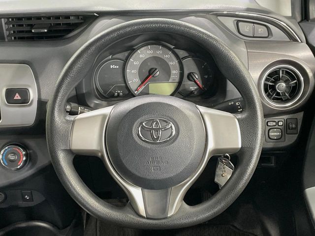 TOYOTA VITZ 2015 Image 31