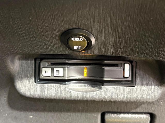 TOYOTA PRIUS 2013 Image 31