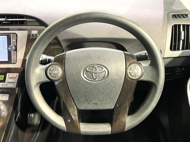TOYOTA PRIUS 2013 Image 31