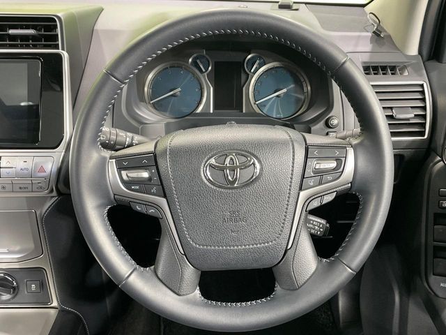 TOYOTA LANDCRUISER PRADO 2023 Image 31