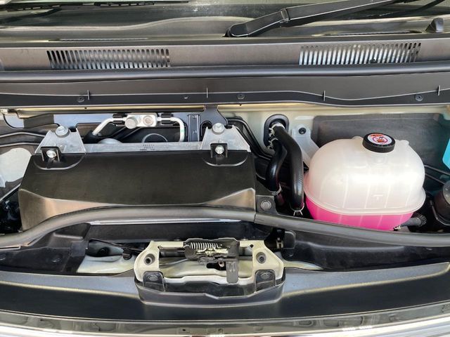 TOYOTA HIACE VAN 2WD 2024 Image 31