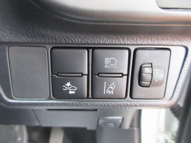 TOYOTA COROLLA FIELDER HYBR 2018 Image 31