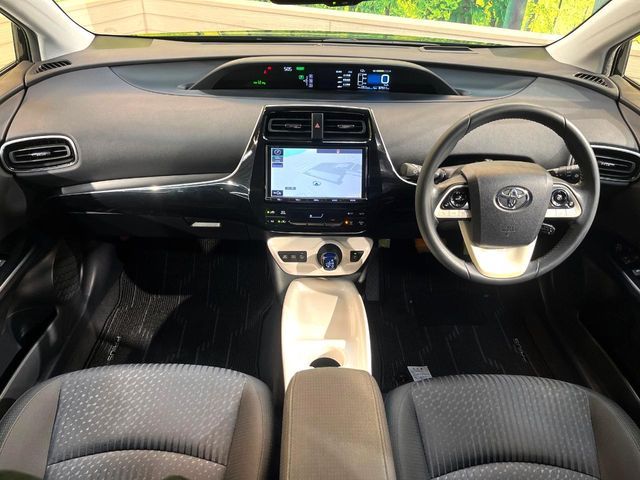 TOYOTA PRIUS 2017 Image 31