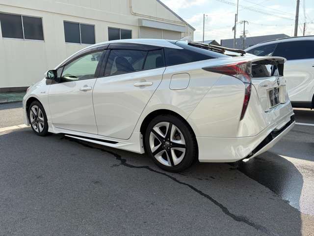 TOYOTA PRIUS 2017 Image 31