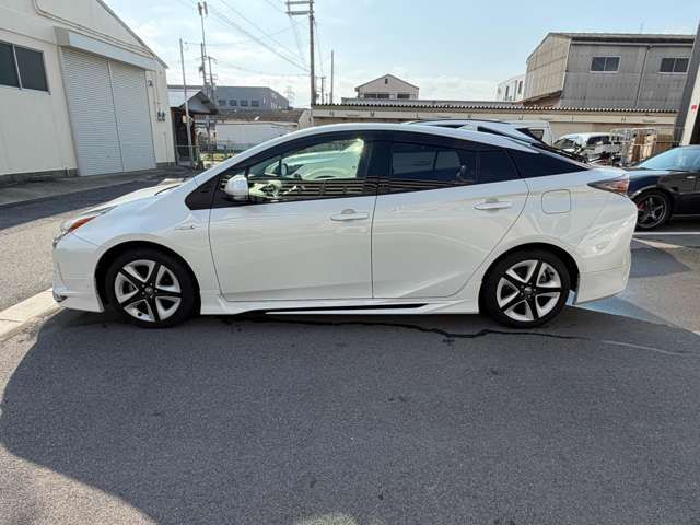 TOYOTA PRIUS 2017 Image 31