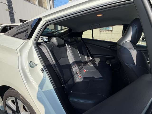 TOYOTA PRIUS 2017 Image 31