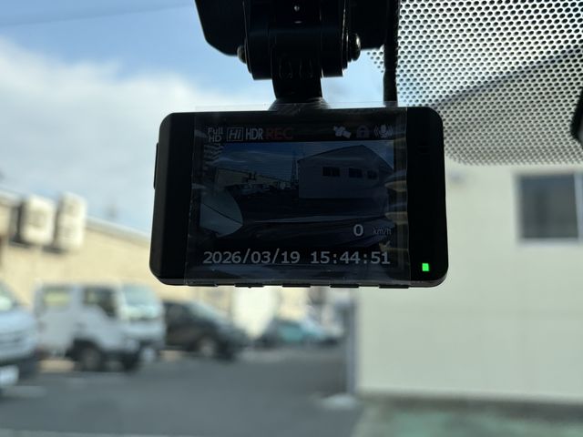 TOYOTA PRIUS 2017 Image 31