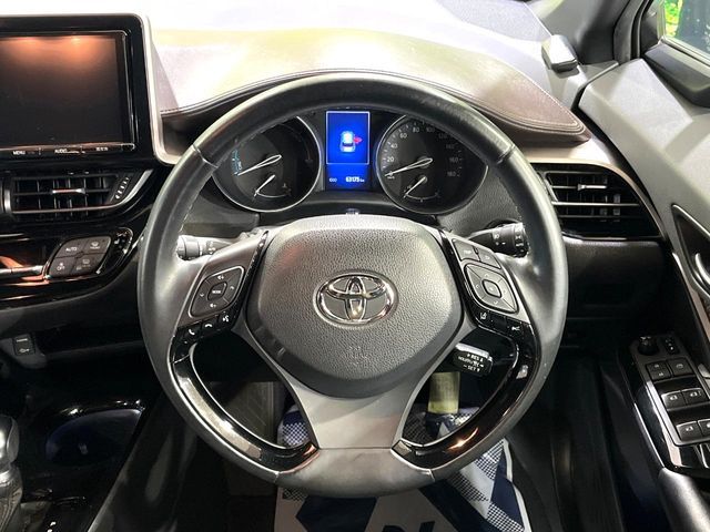 TOYOTA C-HR 2017 Image 31