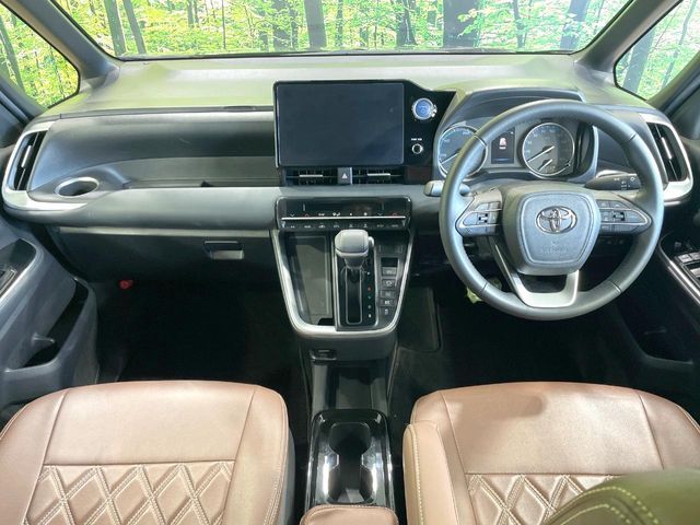 TOYOTA VOXY HYBRID 2023 Image 31