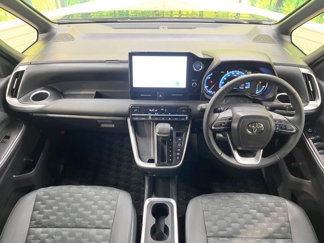 TOYOTA VOXY HYBRID 2023 Image 31