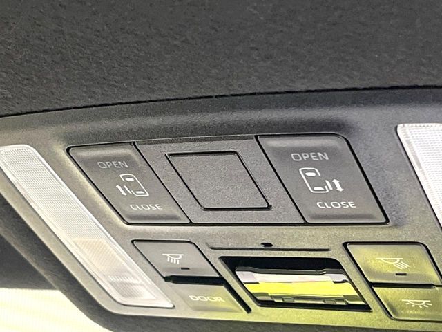 TOYOTA VOXY HYBRID 2023 Image 31