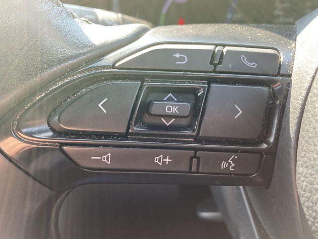 TOYOTA YARIS CROSS HYBRID 2023 Image 31