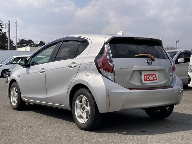 TOYOTA AQUA 2015 Image 31