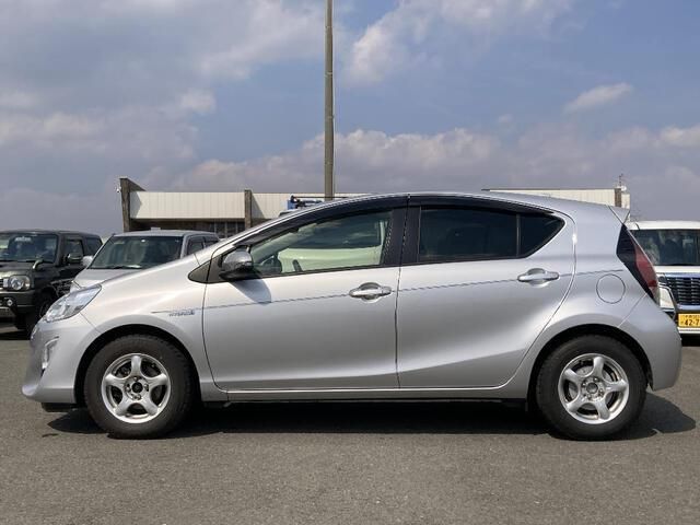 TOYOTA AQUA 2015 Image 31