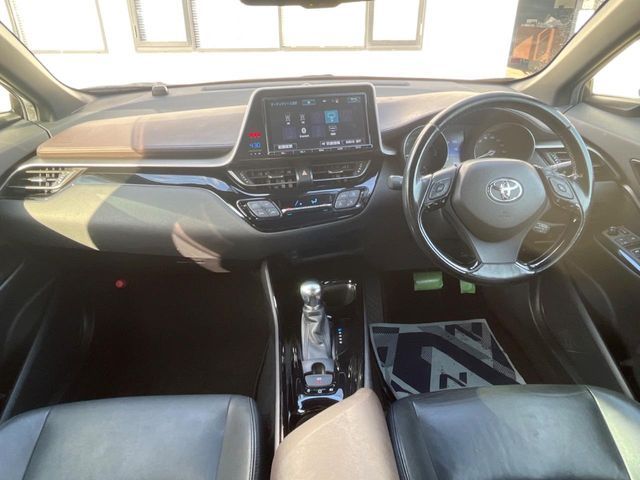 TOYOTA C-HR 2017 Image 31