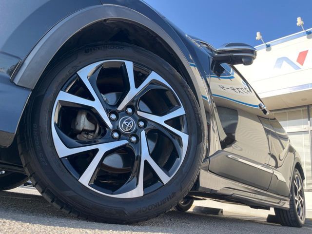 TOYOTA C-HR 2017 Image 31