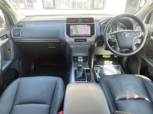 TOYOTA LANDCRUISER PRADO 2023 Image 31