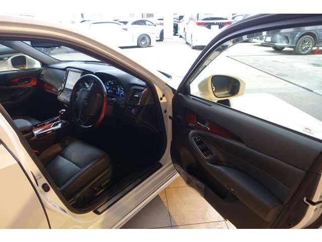 TOYOTA CROWN MAJESTA HYBRID 2015 Image 31