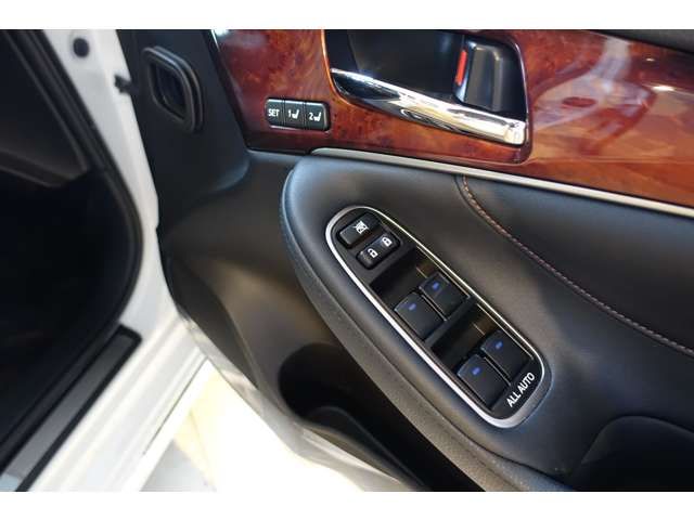 TOYOTA CROWN MAJESTA HYBRID 2015 Image 31