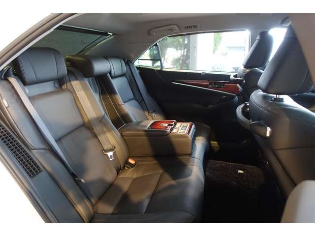 TOYOTA CROWN MAJESTA HYBRID 2015 Image 31