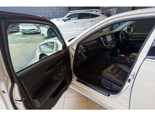 TOYOTA CROWN MAJESTA HYBRID 2015 Image 31