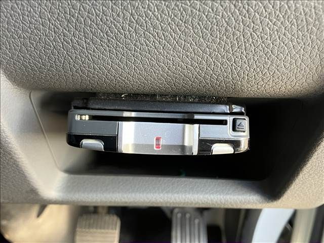 NISSAN NV350 CARAVAN 4WD 2017 Image 31